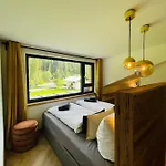 山林小屋 Kwt *